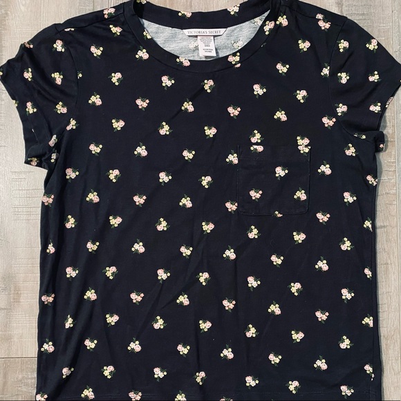 VICTORIA’S SECRET black floral Tee. 🌺🌸🌼 - Picture 2 of 4